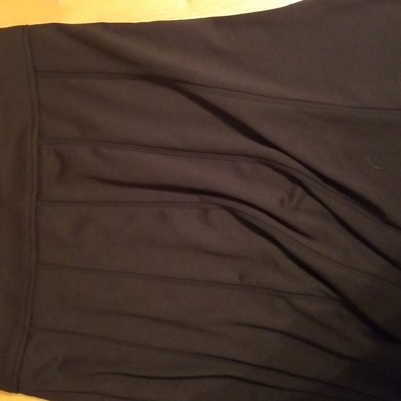 Black Pleated Midi Skirt - Picture 5 of 5